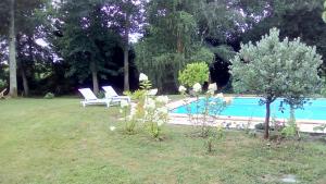 B&B / Chambres d'hotes Les Barrerres : Chambre Double avec Salle de Bains Privative Extérieure