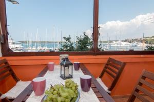 Harbour-Apartment with sea view and parking spot