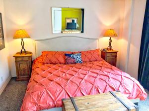 Right on Main St Hot Tub Close to Marina Garage