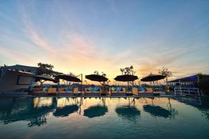 de Vins Sky Hotel Seminyak video