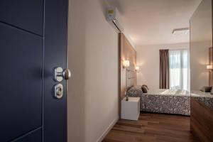 Suite with Lateral Lagoon View