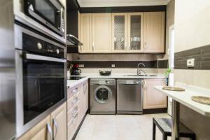 Home & Private Terrace WIFI + AIRCON