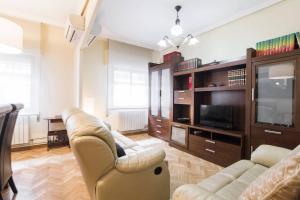 Home & Private Terrace WIFI + AIRCON