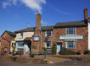 The Square, Sandford, Crediton EX17 4LW, England.