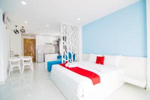 RedDoorz Plus near Nguyen Hue Street