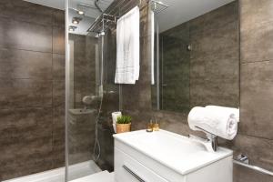 Eixample Building Apartments by Mercedes Heritage
