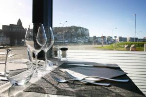 Hotels The Originals Boutique, Hotel La Villa Marine, Le Treport : photos des chambres