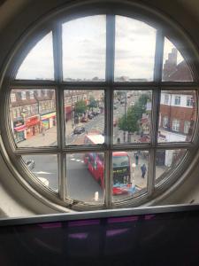 Self contained 3 bed flat with your own front door, three double rooms, Sleeps six,fifteen pounds per night each