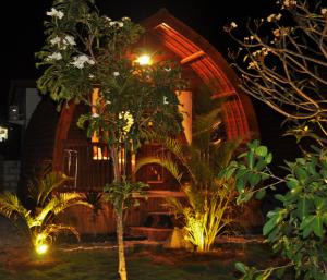 Phòng Deluxe Giường Đôi Có Ban Công (Deluxe Double Room with Balcony)