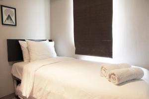 Deluxe and Comfortable 2BR The Springlake Summarecon Apartment By Travelio