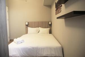 Deluxe and Comfortable 2BR The Springlake Summarecon Apartment By Travelio
