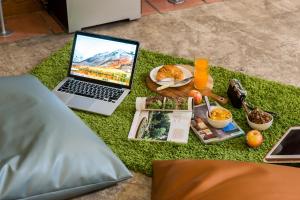 Banthat Thong Hostel