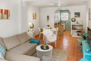 Beachfront Calahonda apartment