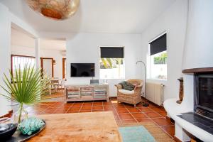 Villa Lagarta by Holiday Rentals Villamar