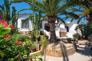 Villa Lagarta by Holiday Rentals Villamar