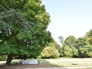 Maisons de vacances Vintage Mansion in Saint Aubin sur Loire with Pool : photos des chambres