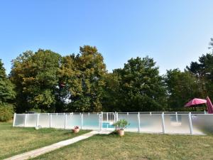 Maisons de vacances Vintage Mansion in Saint Aubin sur Loire with Pool : photos des chambres