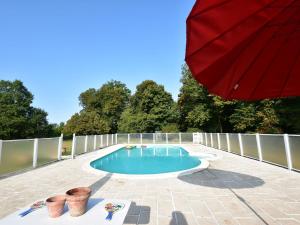 Maisons de vacances Vintage Mansion in Saint Aubin sur Loire with Pool : photos des chambres