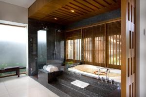 One Bedroom Royal Courtyard (Courtyard Villa - Independent Building across the street)