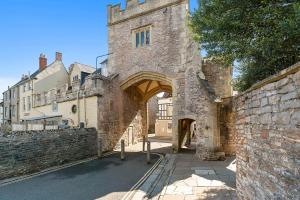 The Ancient Gatehouse & Rugantino Restaurant