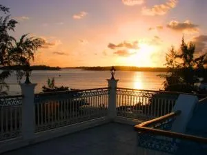 Villa Bella Charming Beachfront Guesthouse - Pointe d'Esny