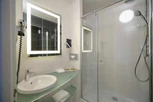 Hotels Hotel Saphir Lyon : photos des chambres