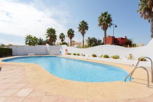 Bonito apartamento en campo de golf con piscina