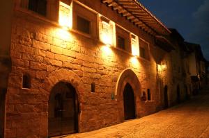 Calle del Cantón 24, 39330 Santillana del Mar, Cantabria, Spain.