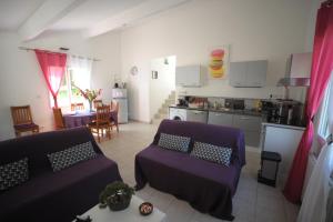 Appartements DORMIR A MONTAUBAN Logements Carreyrat Calme et Verdoyant : Appartement - Vue sur Jardin