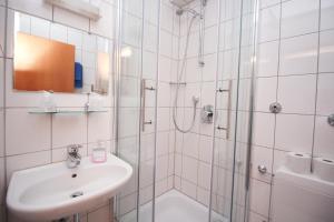 Twin Room Comfort with Shower room in Hotel Olympia