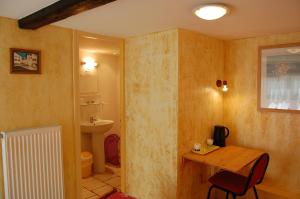 Hotels AUBERGE du BORD des EAUX - Demi-pension assuree sur reservation : photos des chambres