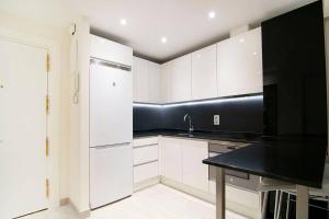 Beautiful Apartment next to Santiago Bernabeu by Batuecas