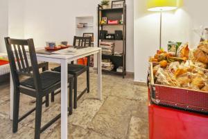Rosso Studio room in B&B Affittacamere Del Teatro