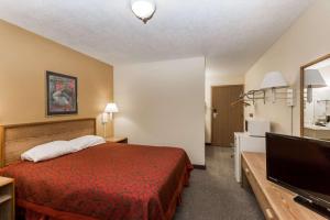King Room - Non-Smoking room in Days Inn by Wyndham Atlantic