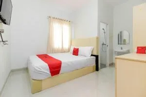 RedDoorz near Siloam Hospital Palembang - Palembang