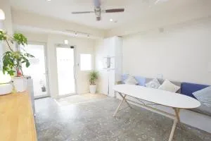 Casa Blanca Guesthouse - Dejimamachi