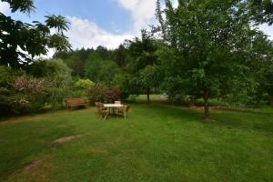 B&B / Chambres d'hotes Serendipity Bed&Breakfast : Chambre Lit King-Size - Vue sur Jardin