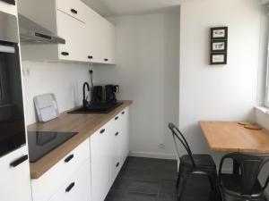 Votre mini maison en plein cœur du centre ville -terrasse - et parking privé sur place clos - draps et ménage inclus
