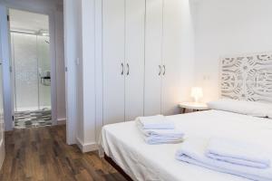 Amazing Sea Views with AC two min beach
