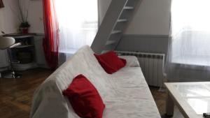 Appartements coquet studio en mezzanine a louer pour 2 personnes maxi residant en FRANCE : photos des chambres