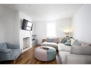Modern, Chic 2BR Townhouse in Central Oxford - Pass the Keys