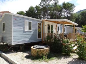 Campings Camping Aux Portes De Cassis : photos des chambres