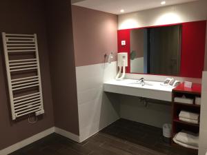 Hotels Hotel Lyon-ouest : photos des chambres