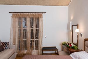 Deluxe Queen Room with Sea View