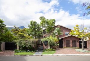 Aziza Guest House