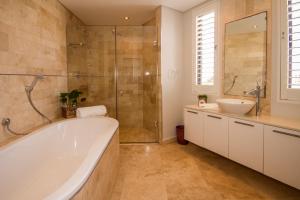 Apartment A Upper Deck