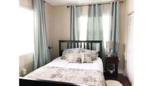 Modern 21 Apt near Midtown and Beaches