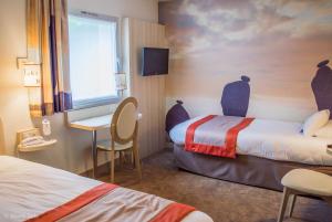 Hotels Best Western Auray le Loch : Chambre Lit Queen-Size Familiale avec 2 Lits Simples