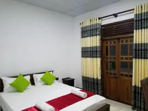 Yashumi Homestay - Padeniya