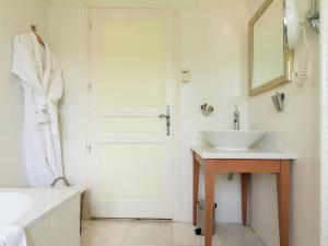 Maisons de vacances Beautiful holiday home with private pool : photos des chambres